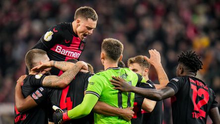 Bayer Leverkusen wint in laatste minuut van Stuttgart in Duitse beker