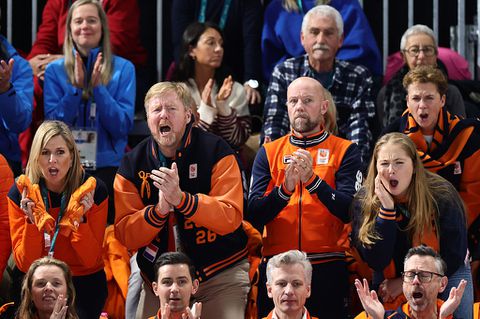 Foto's | Nederlandse topschaatssters worden door koninklijke familie naar de finish geschreeuwd