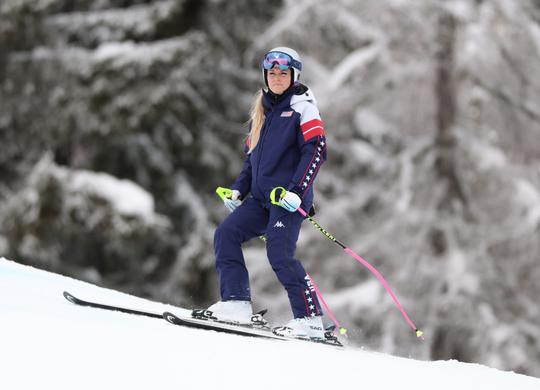 Olympisch icoon Lindsey Vonn (41) waarschuwt concurrenten op afdaling: 'Ik won al toen jullie nog niet waren geboren'