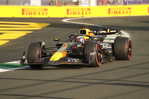 Max Verstappen weer dominant tijdens eerste vrije training in Saoedi-Arabië