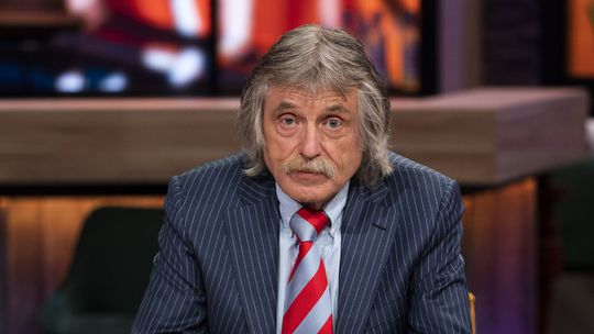 Hilariteit om ontbreken Johan Derksen bij VI, Van der Gijp weet wel waarom 'dat mannetje' er niet is