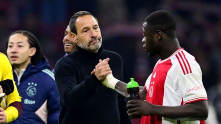 John van 't Schip genoot van Ajax-fans tegen Aston Villa: 'Ze stonden als één blok achter de ploeg'