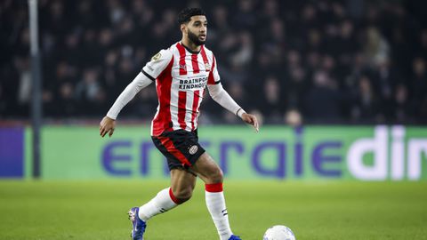 Emotionele uitbarsting bij PSV'er in duel met AZ: Ismael Saibari moet in bedwang worden gehouden richting catacomben