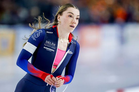 'Onredelijke diskwalificatie' op WK sprint zit topschaatsster nog steeds dwars: 'Deze meid heeft een pauze nodig'