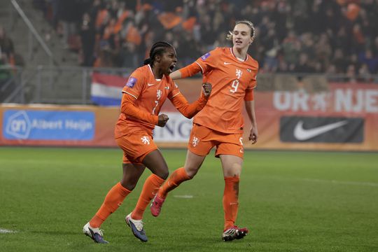 Oranje Leeuwinnen boeken belangrijke zege in WK-kwalificatie na discutabel moment tegen Ierland
