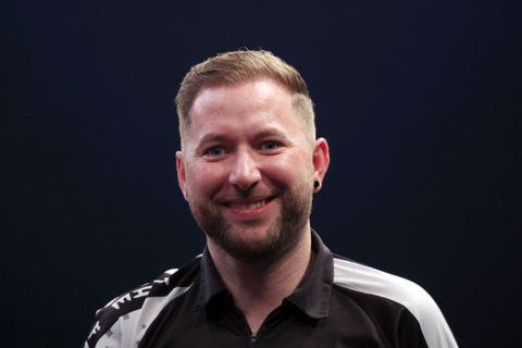 Topdarter Danny Noppert schakelt topspeler uit bij UK Open en is laatste Nederlander