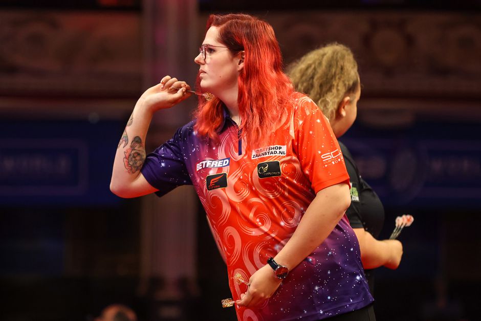 Veelbesproken Noa-Lynn van Leuven wint na dartsrel in finale uitgerekend van Aileen de Graaf
