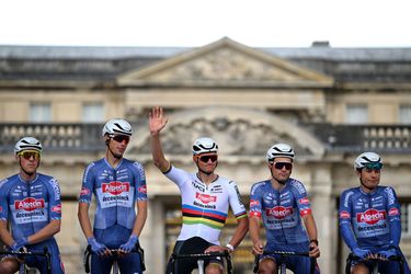 'Dat is niet zo moeilijk': Mathieu van der Poel vindt zichzelf 'klopbaar' in Parijs-Roubaix