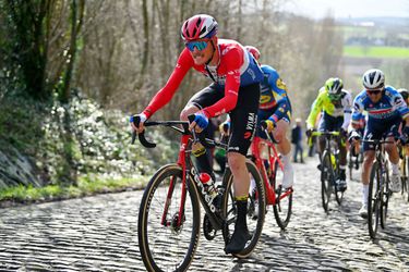 Weer pech voor Visma | Lease a Bike: Nederlands kampioen Dylan van Baarle niet aan de start van Parijs-Roubaix