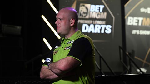 Bizarre blessure Michael van Gerwen onthuld: 'Eén groot, waardeloos verhaal'