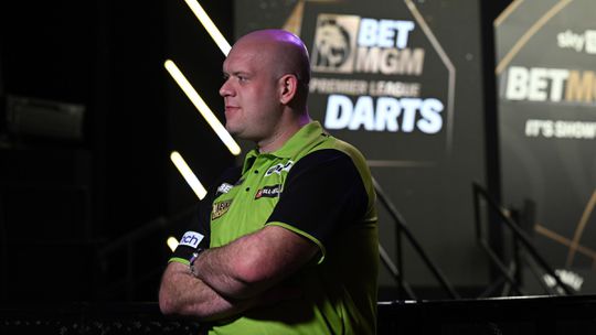 Bizarre blessure Michael van Gerwen onthuld: 'Eén groot, waardeloos verhaal'