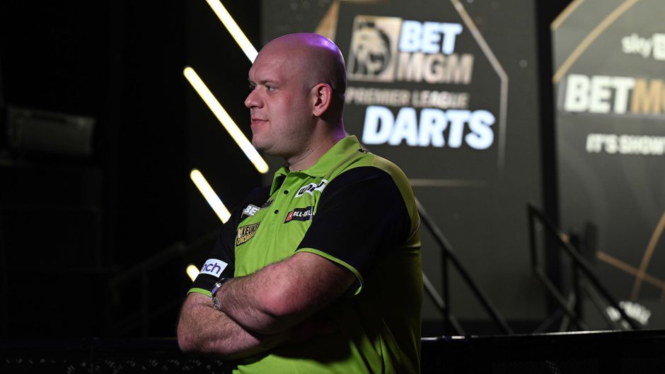 Bizarre blessure Michael van Gerwen onthuld: 'Eén groot, waardeloos verhaal'