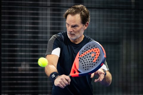 Fanatieke Ronald de Boer krijgt lucratief cadeau dankzij nieuwe liefde en opvallende samenwerking