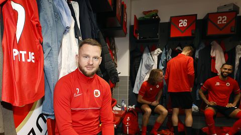 'Voetbalkoning van Bali' slaat compleet nieuwe weg in: 'Overdag deed ik helemaal niets'