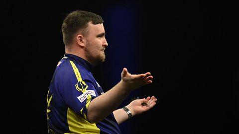 Uitgefloten Luke Littler toont kwetsbare kant: 'Dat hij zich zo laat kennen'