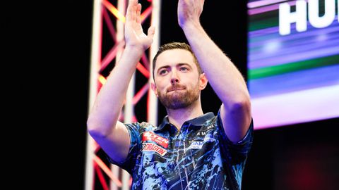 Klagende topdarter Luke Humphries krijgt 'eigen schuld' te horen: 'Als je er zoveel last van hebt...'