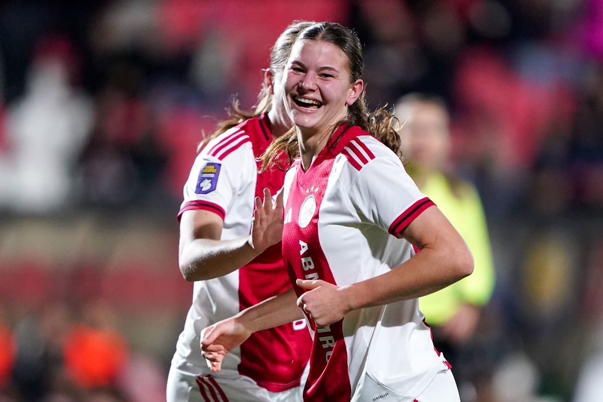 Speelster (19) van Ajax 'wilde gewoon veel geld verdienen' en woont nog ...