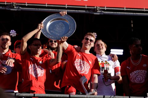 Wegvallen belangrijke schakel binnen PSV vraagt om creatieve oplossing: 'Dáár moeten ze naar op zoek'