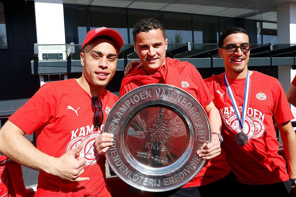 PSV-icoon (51) na 'zalig' kampioensfeestje naar huis gebracht door