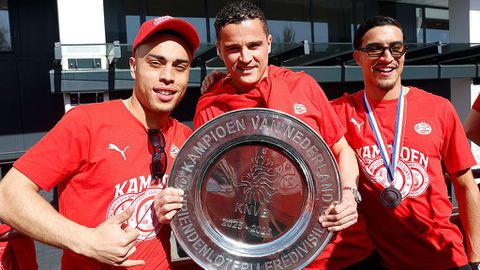 PSV-kampioen Sergino Dest schrikt van geluiden over toekomst: 'Ho, ho, ho?'