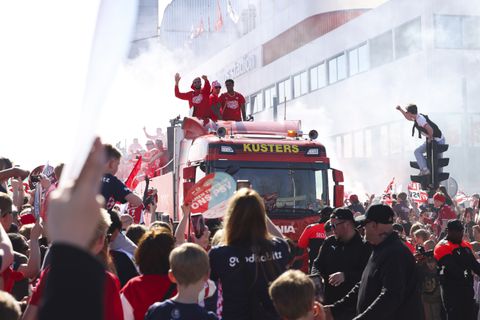 Sfeermaker op platte kar van kampioen PSV deelt bijzondere anekdote over Peter Bosz: 'Dat vergeet ik nooit meer'