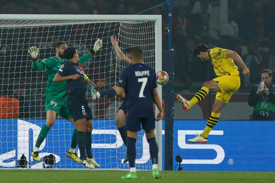 Borussia Dortmund naar Champions League-finale dankzij goal van routinier Mats Hummels