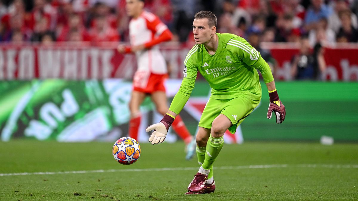 Real Madrid-keeper Andriy Lunin keept ook return tegen Bayern München