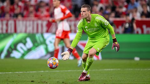 Real Madrid-keeper Andriy Lunin keept ook return tegen Bayern München