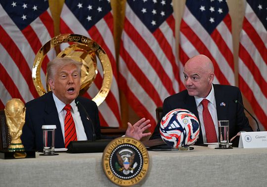 President Donald Trump stelt bij ontmoeting met FIFA-baas pikante vraag over deelname Rusland