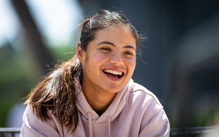 Toptennisster Emma Raducanu openhartig en kwetsbaar: 'Mensen hebben me teleurgesteld, ook persoonlijk'