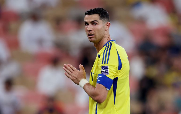 Stervoetballer Cristiano Ronaldo doet zeer populaire influencer ongelofelijk aanbod: 'Bij hem op z'n jacht in Ibiza'