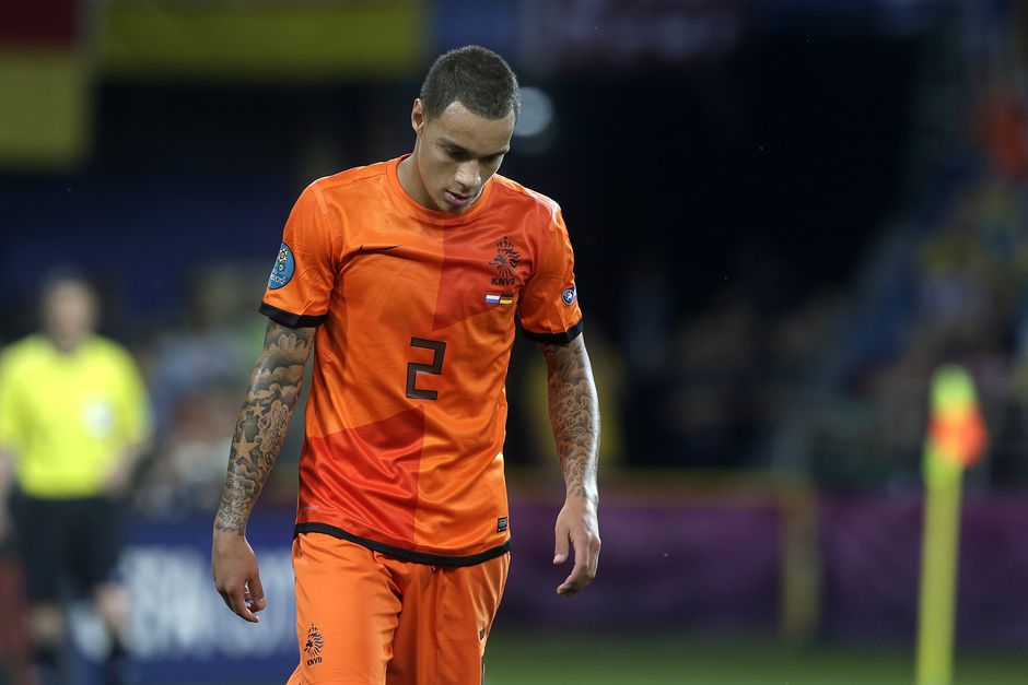 Voormalig Oranje-international openhartig over depressie en paniekaanvallen: 'Ik kon mijn bed niet uit komen'