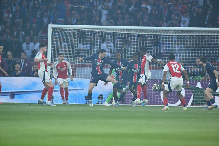 LIVE Champions League | Paris Saint-Germain houdt de poorten goed dicht tegen Arsenal van Jurriën Timber