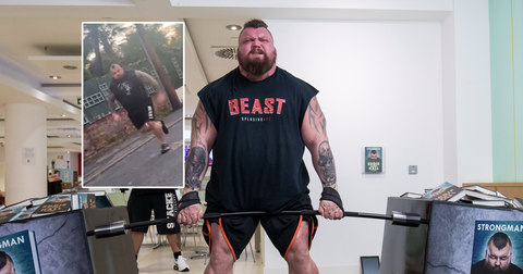 'Sterkste man op aarde' gaat viraal door bizarre achtervolging: 'Ik trek jullie kop eraf'