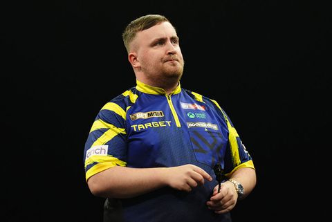Topdarter Luke Littler wil eindelijk 'gezonder leven', maar valt snel terug in oude gewoonte: 'Dit is niks voor mij'
