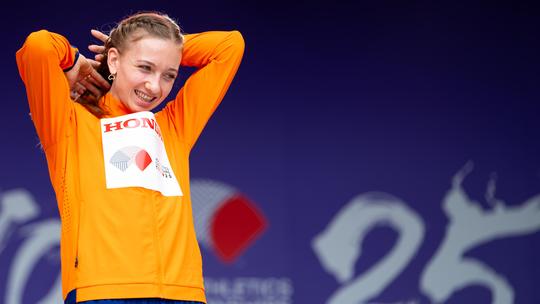 Gespannen Femke Broeders-Bol (26) meldt zich, grote voorbeeld is benieuwd: 'Je moet het maar durven'