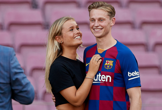 Mikky Kiemeney (vrouw Frenkie de Jong) blikt vol liefde terug, Jutta Leerdam onder de indruk: 'Prachtig'