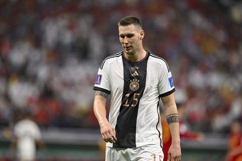Topvoetballer (30) kondigt plotseling einde van carrière aan: 'Ik stond huilend onder de douche'