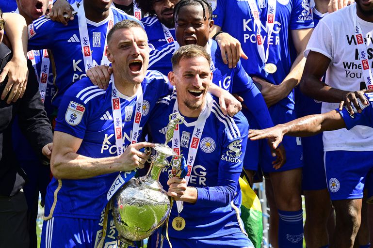 Clubicoon Jamie Vardy (37) weet van geen ophouden en speelt nog een jaar bij Leicester City