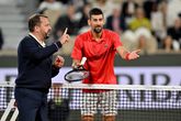 Tennisser Novak Djokovic vol ongeloof na controversiële beslissing van umpire op Roland Garros
