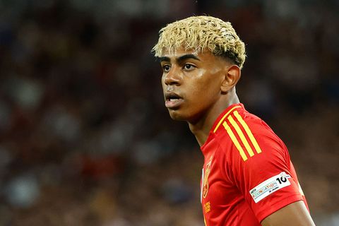 Beroemde voetbaltrainer ziet geen 'nieuwe Messi' in supertalent Lamine Yamal: 'Er zal nooit meer iemand zijn als hem'