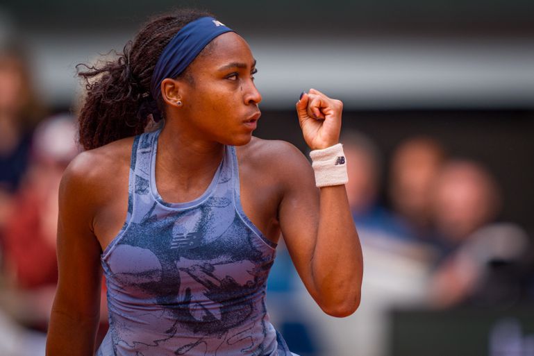 Toptennisster Coco Gauff kroont zich tot kampioene op Roland Garros na thriller tegen emotionele Aryna Sabalenka