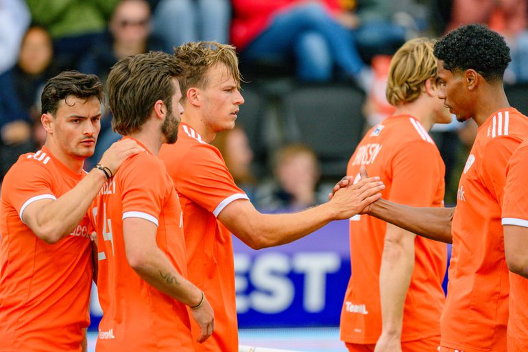 Thijs van Dam redt Oranje-hockeyers van shoot-outs tegen India in Pro League