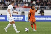 Nathan Aké na zware periode van veel pijn eindelijk weer op het veld bij Oranje: 'Het lijkt makkelijker dan het is '