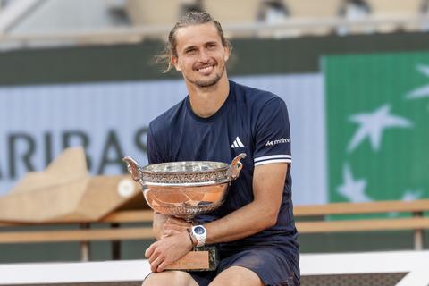 Eindelijk raak voor Alexander Zverev op Roland Garros: toptennisser slaat toe in vierde Grand Slam-finale