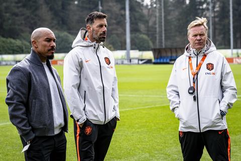 Bondscoach Ronald Koeman geeft duidelijkheid over privésituatie van assistent Ruud van Nistelrooij: 'Ik wist het al'