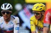 Remco Evenepoel (links) en Tadej Pogacar (rechts) waren niet blij met de tactiek van Jonas Vingegaard © Getty Images