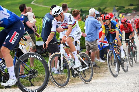 Mathieu van der Poel genoot van 'harde dag' in de Tour de France: 'Was soms op het randje'