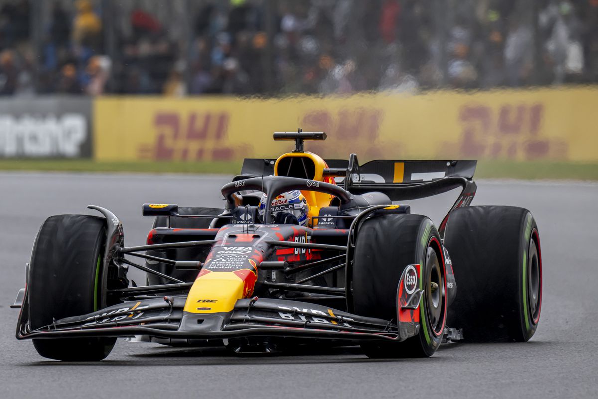 Max Verstappen mengt zich na 'perfecte call' met verrassende P2 in Engels feestje op Silverstone