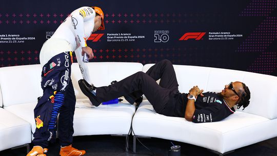 Lewis Hamilton verrast Max Verstappen door Nederlands te praten: 'Zei ik dat goed?'